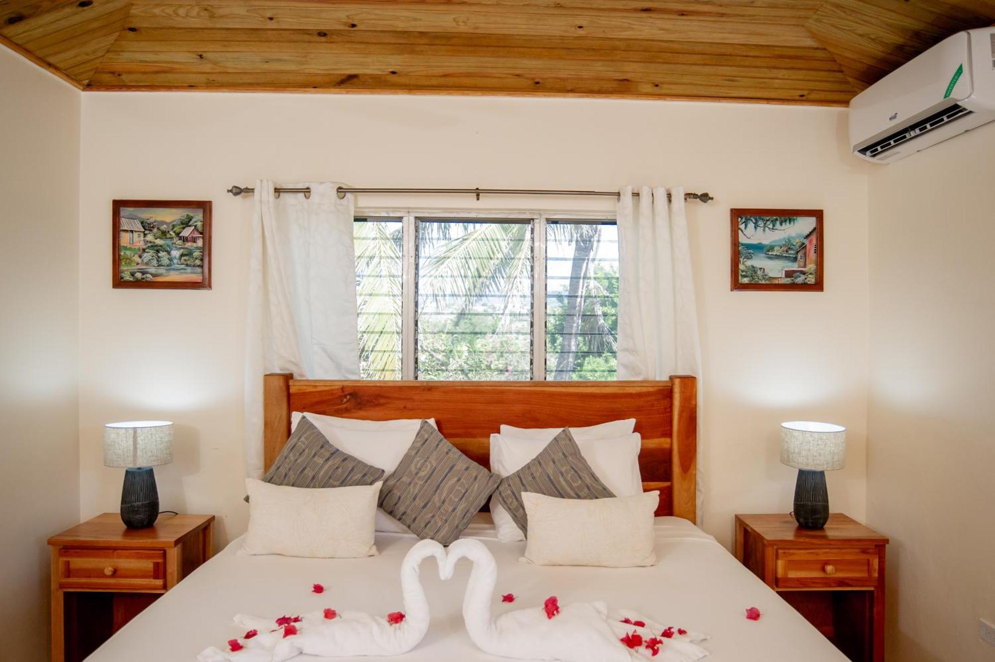 Beyond Sunset Resort & Villas Treasure Beach Exterior foto